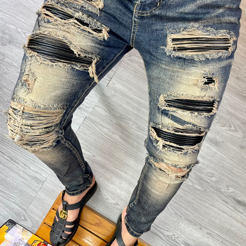 Torn jeans with sturdy border sewn leather pillow, mens Street boy pants 4 amiri buttons