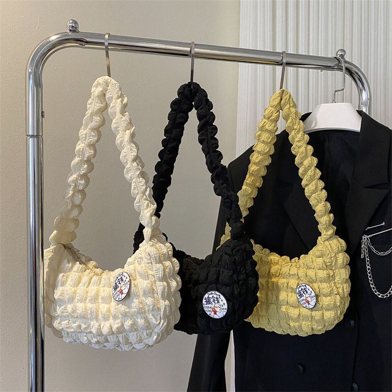 The new womens casual shoulder bag can hold a large number of items. Messenger shape, clown cloud pattern.
